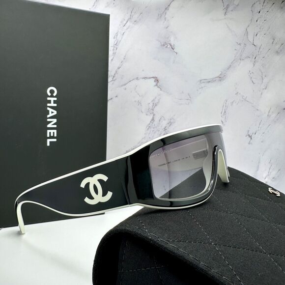 New CHANEL Sunglasses - Picture 1 of 16